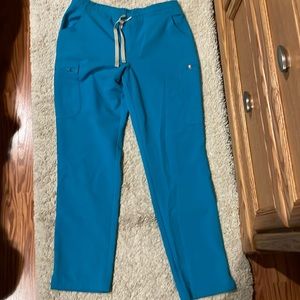 Size M Yola skinny scrub bottoms. Teal color with tan draw string.